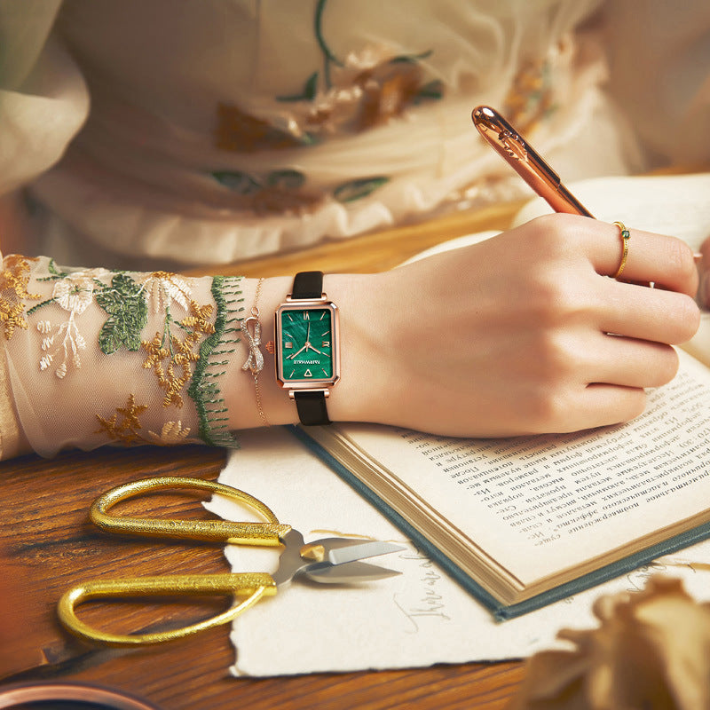 Montre Femme FAIRWHALE Étanche  Élégance Rétro & Cadran Vert