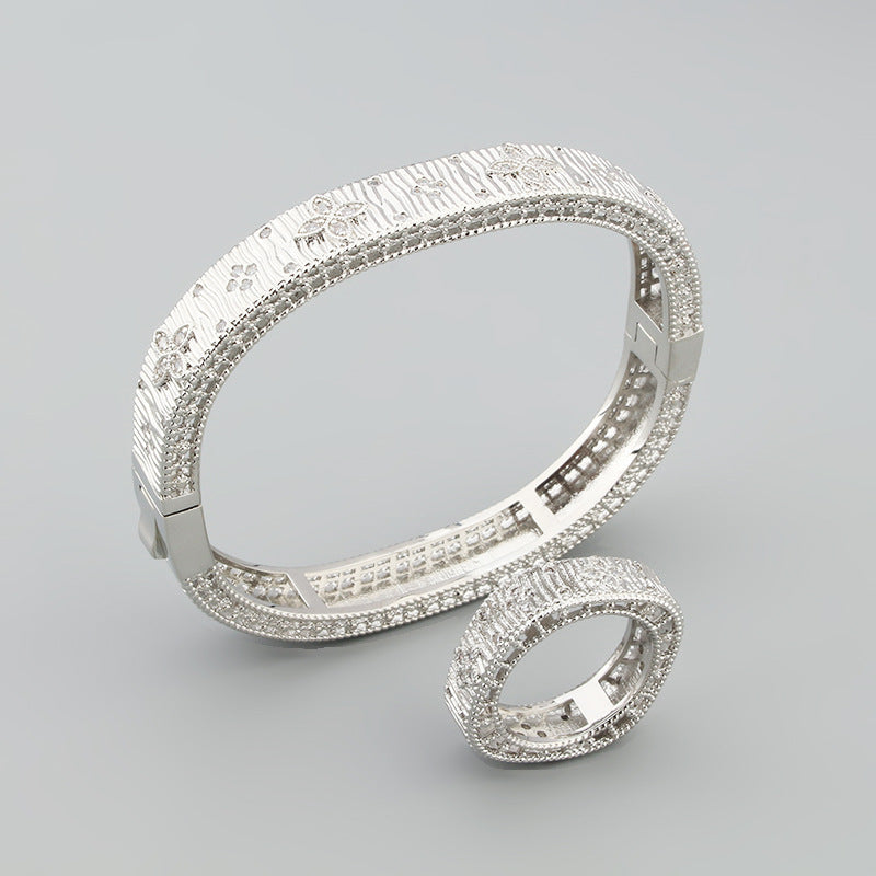 Bracelet Femme – Manchette Florale en Acier Inoxydable Doré ou Argenté