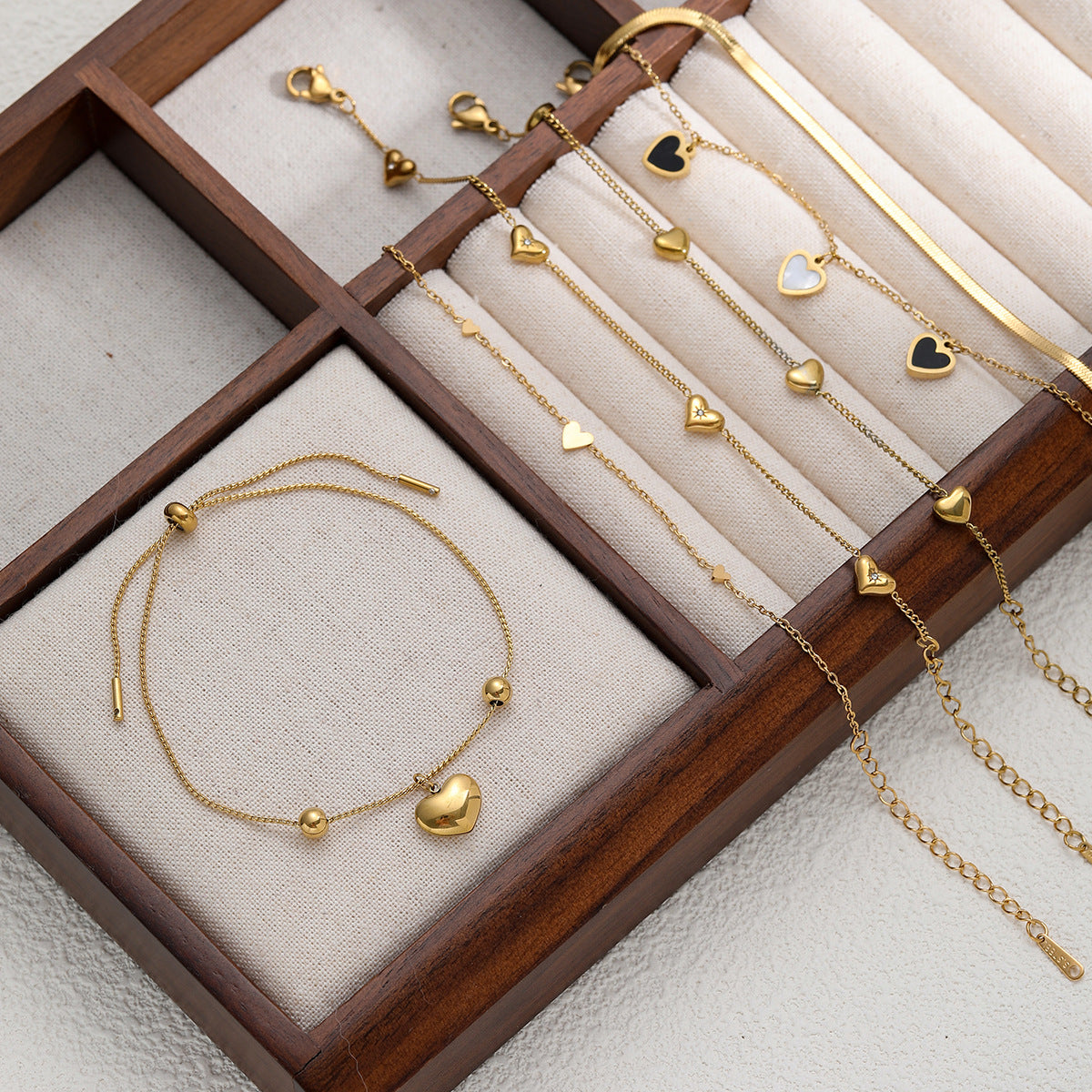 Set de bracelets femme dorés en acier inoxydable  Chaînes & pendentifs cœur | Bijoux mode haut de gamme, tendance & résistants