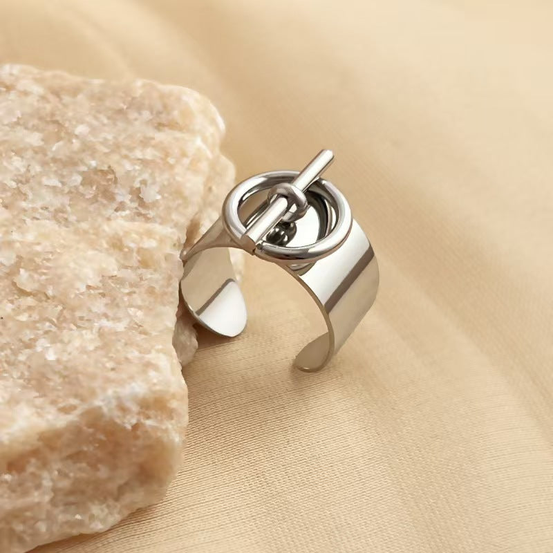 Bague ouverte à boucle OT en acier inoxydable plaqué or 18K – design large personnalisable, style hip-hop tendance pour homme et femme