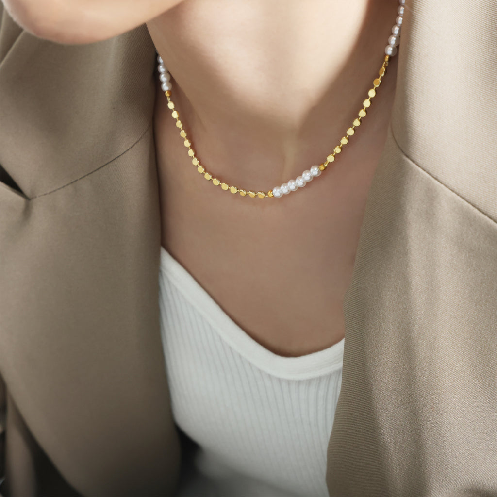 Collier Perles dEau Douce et Maillons Dorés Ajustable