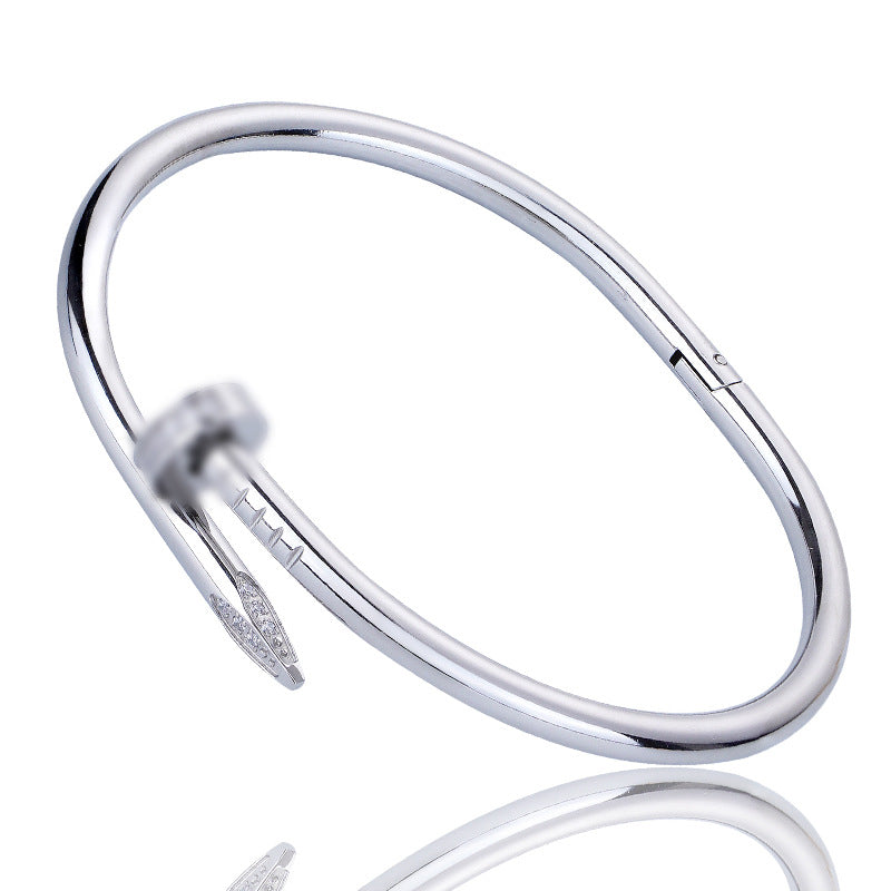 détail fermeture bracelet clou acier 316L