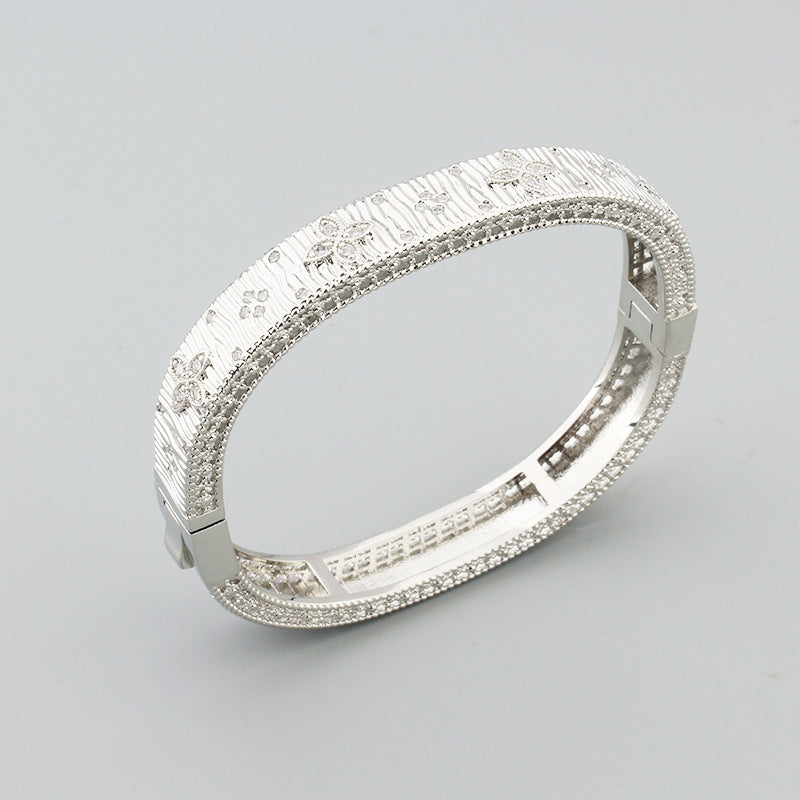 Bracelet Femme – Manchette Florale en Acier Inoxydable Doré ou Argenté