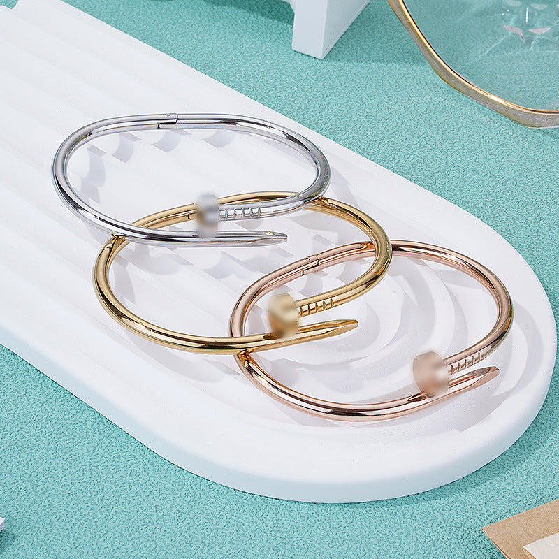 Bracelet Clou Femme – Acier Inoxydable & Plaqué Or 18K