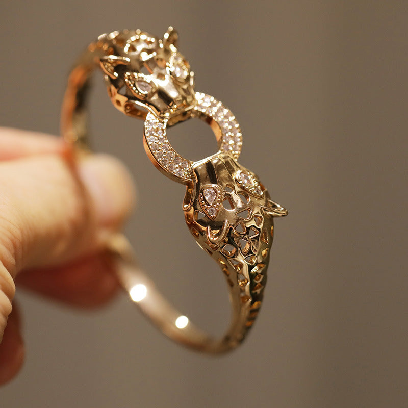 Bracelet Manchette Double Tête de Léopard Pavé  Or Éclatant