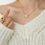 Collier Papillon Doré en Acier  Élégance & Raffinement