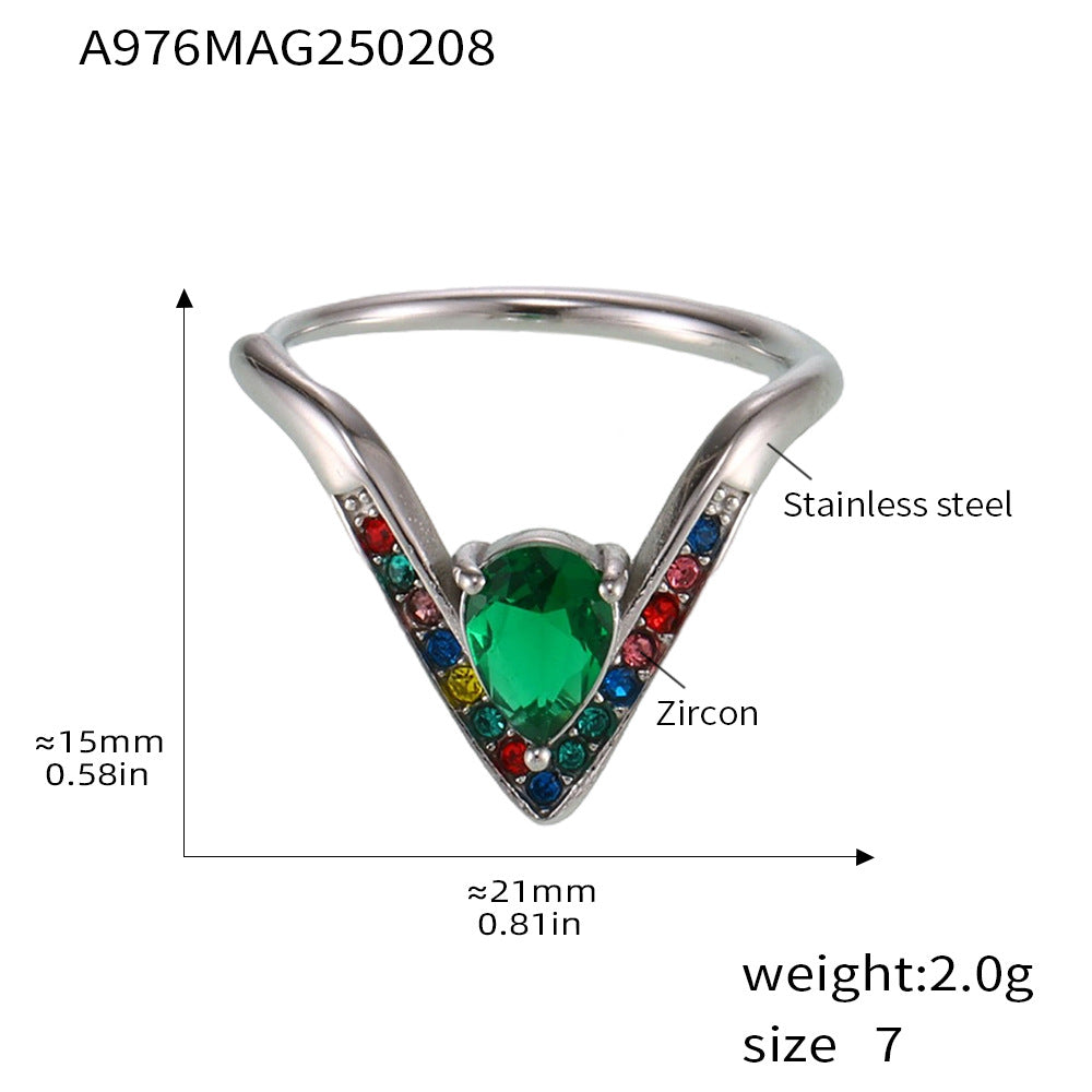 Bague en V Dorée Incrustée de Zircons  Élégance Mystérieuse & Luxe Moderne