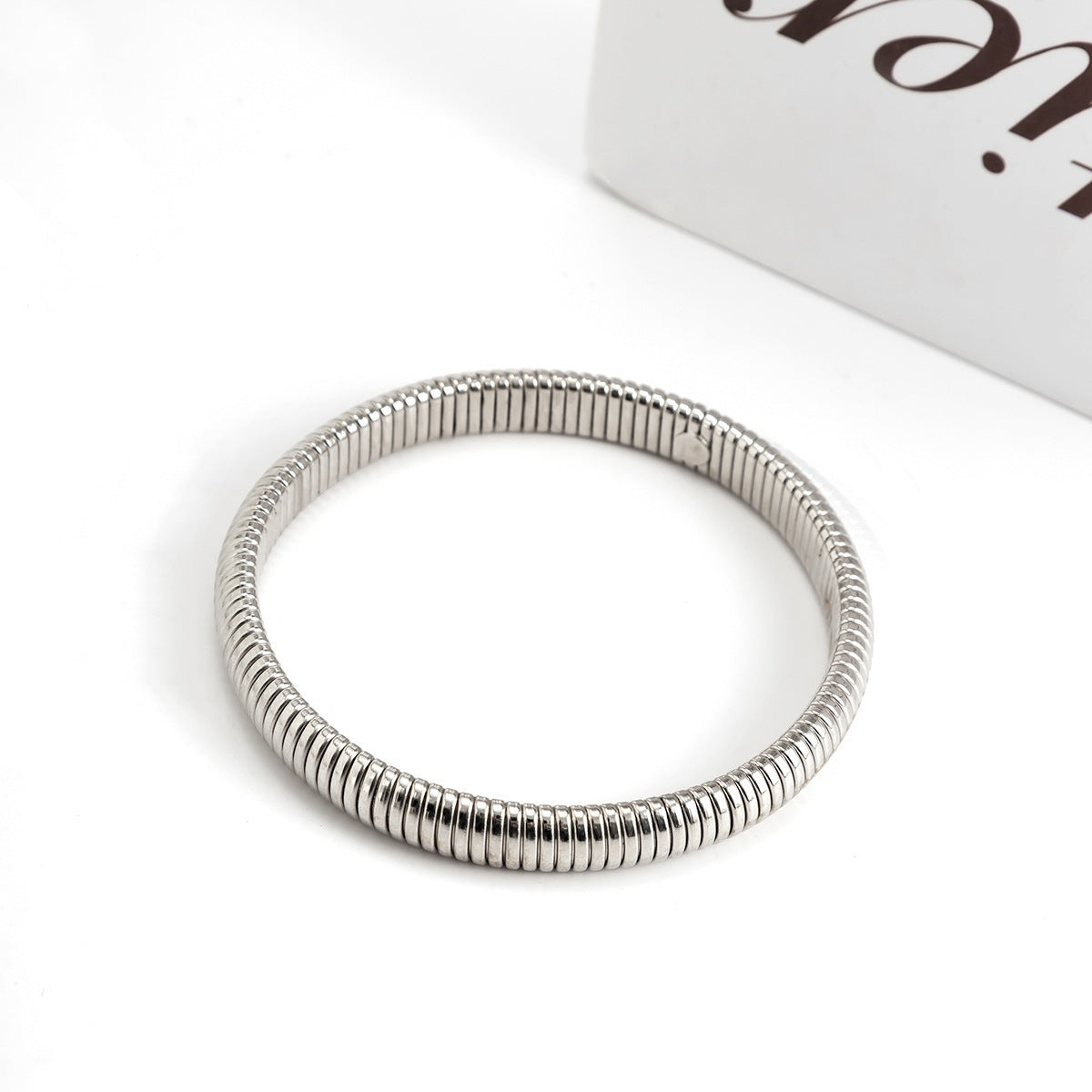 Bracelet Jonc Triple Tour Doré – Style Punk Chic Femme