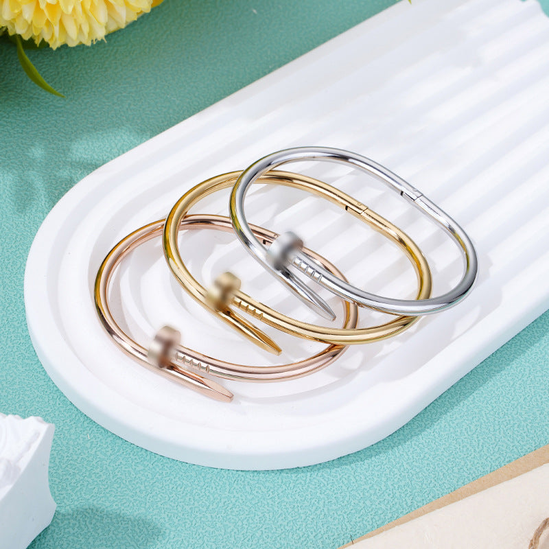 Bracelet Clou Femme – Acier Inoxydable & Plaqué Or 18K