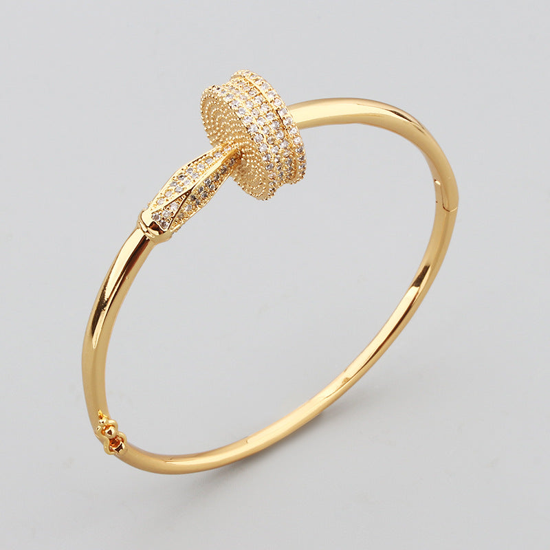Bracelet Femme en Acier Inoxydable – Design Clou avec Pierres Micro-Incrustées