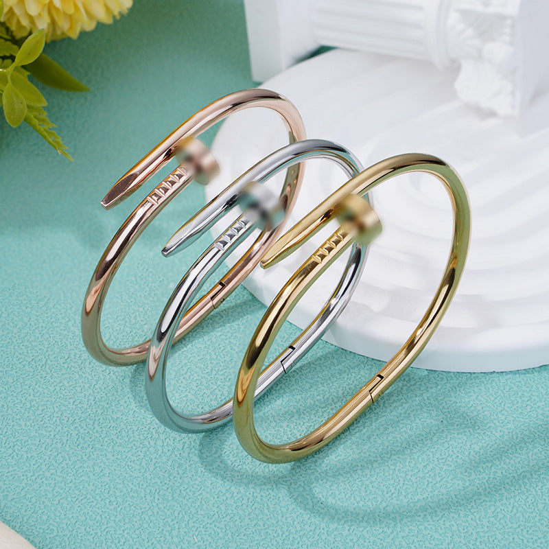 bracelet clou plaqué or 18K pour femme