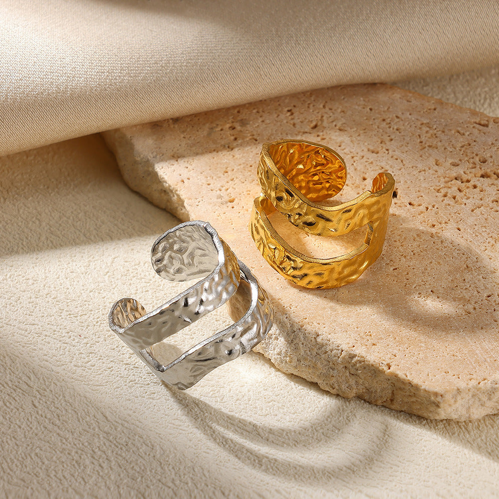 Bague femme martelée large ouverte  Acier inoxydable plaqué or ou argent