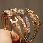 Bracelet Manchette Tête de Félin et Émeraudes Zircon
