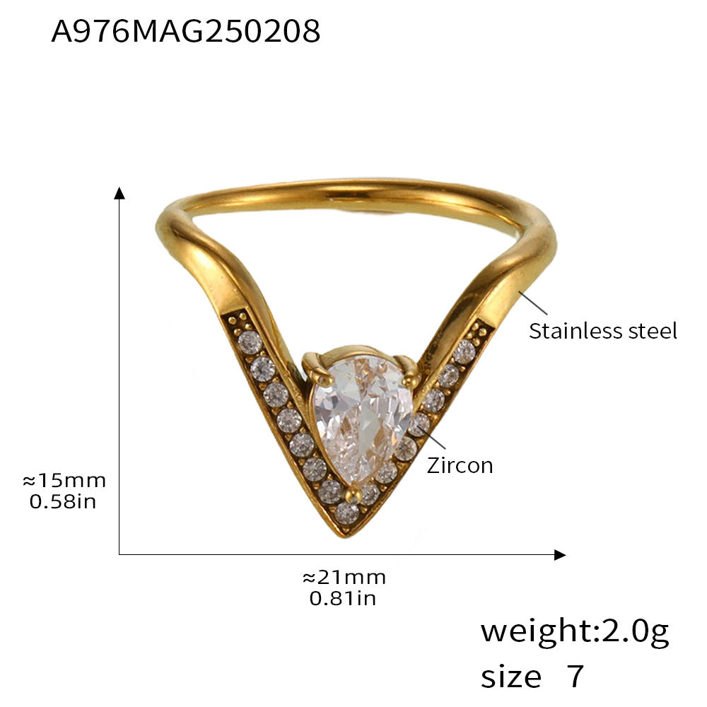 Bague en V Dorée Incrustée de Zircons  Élégance Mystérieuse & Luxe Moderne