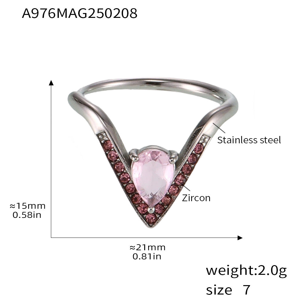 Bague en V Dorée Incrustée de Zircons  Élégance Mystérieuse & Luxe Moderne