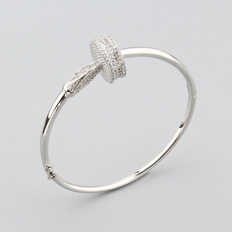 Bracelet Femme en Acier Inoxydable – Design Clou avec Pierres Micro-Incrustées