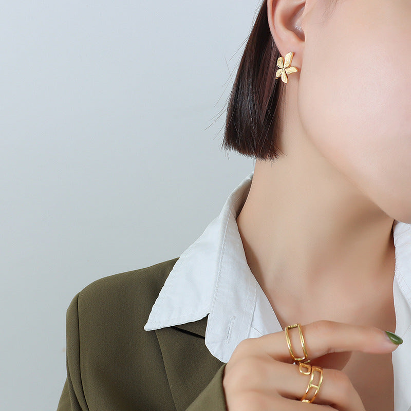 Boucles d'oreilles Fleur d'Or  Acier inoxydable doré, design floral élégant