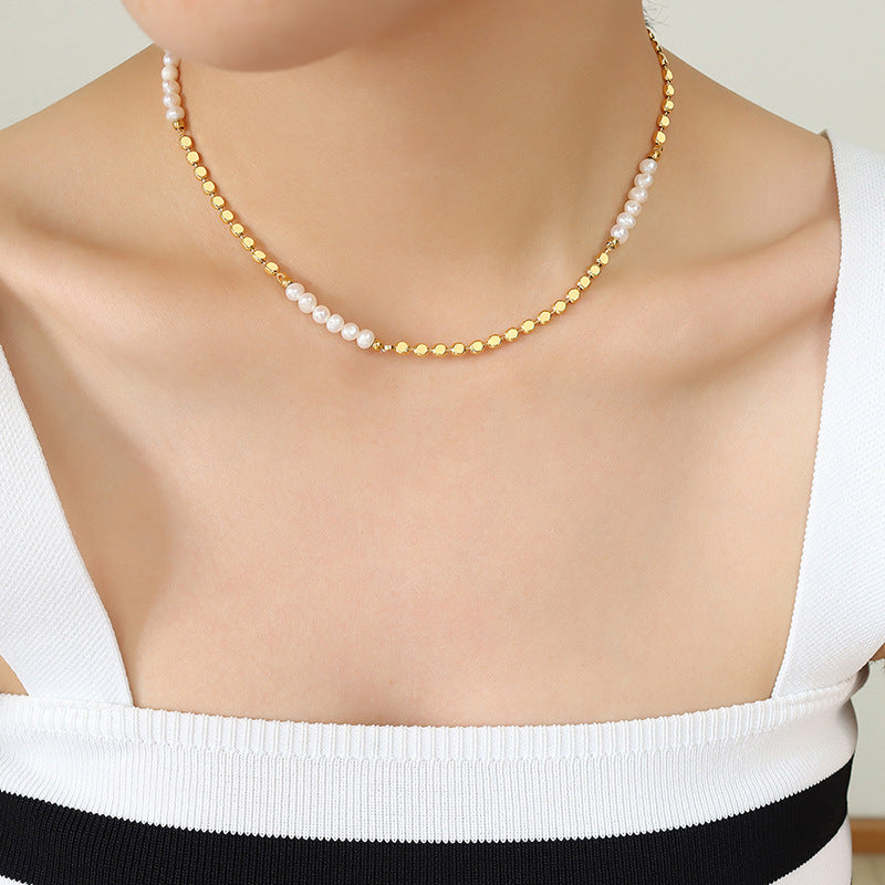 Collier Perles dEau Douce et Maillons Dorés Ajustable