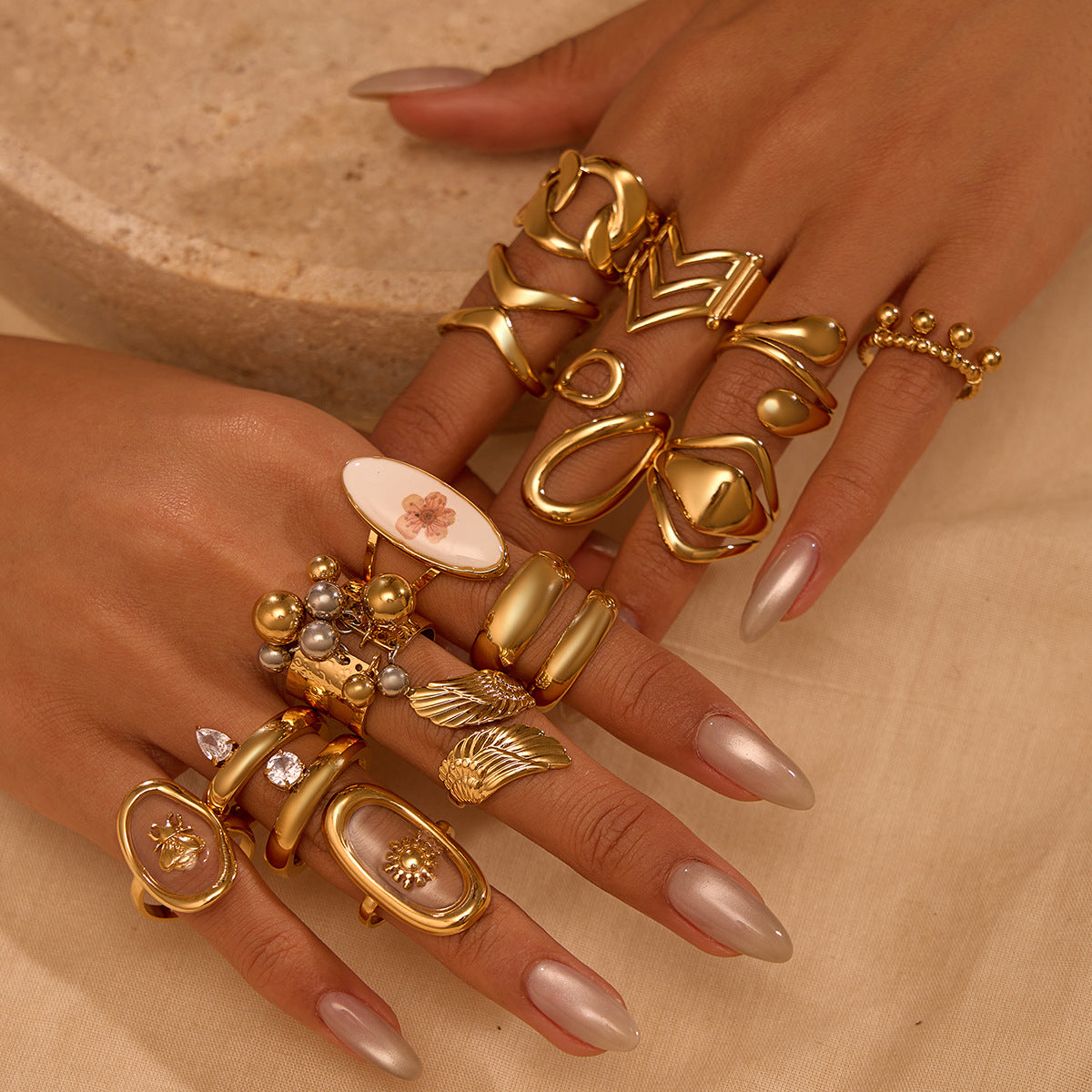 Bague femme en acier inoxydable doré 18k  Anneau perlé avec pendentifs boules tendance