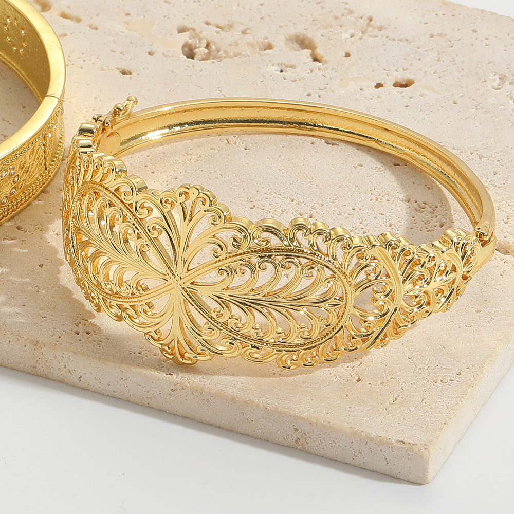 Bracelet manchette doré – Modèle 1