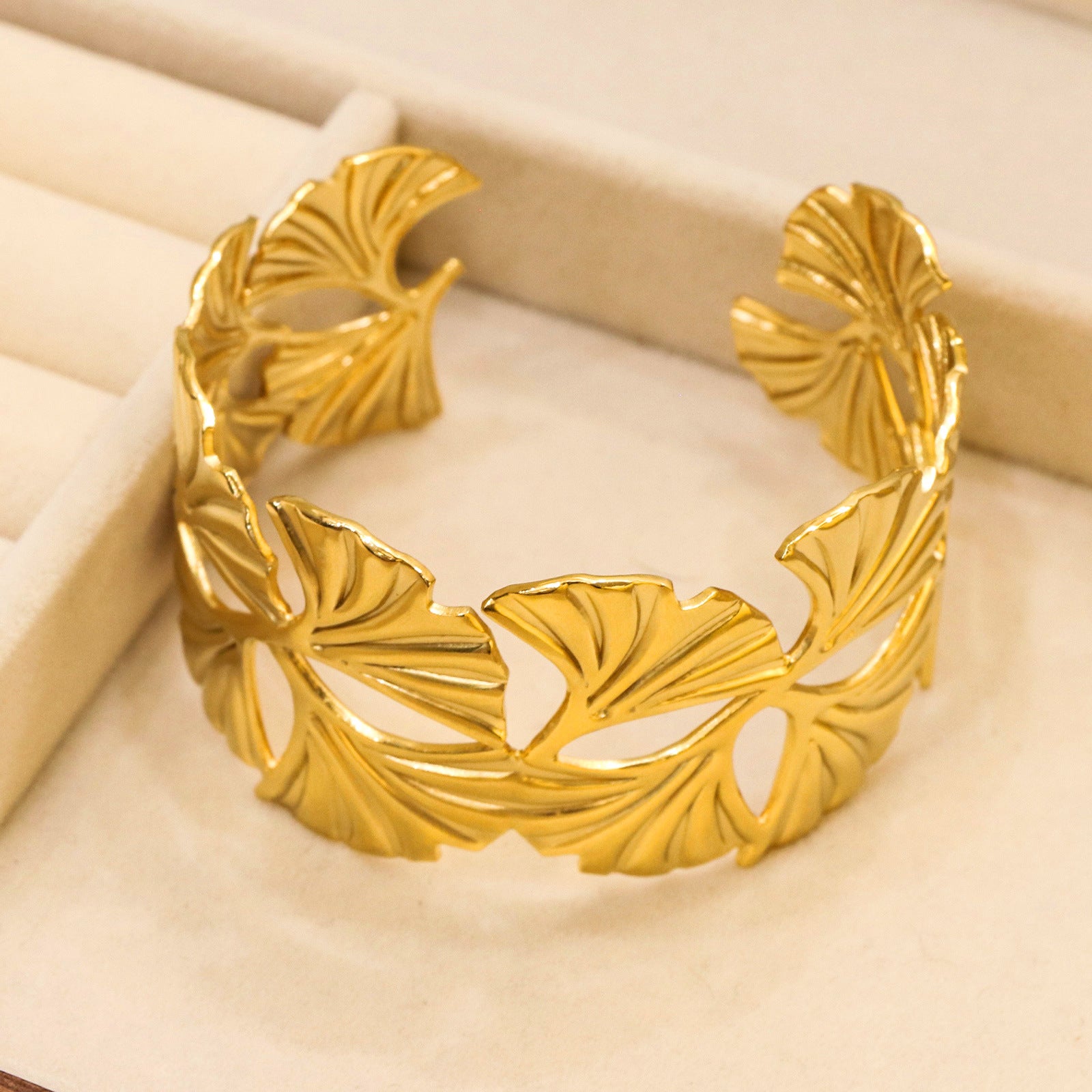 Cross-border European and American wide stainless steel bracelet adjustable exaggerated sense of luxury gold open flower leaf bracelet