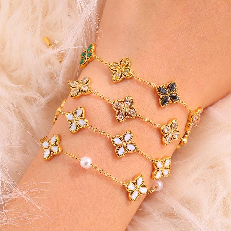 Zaz Clover Bracelet Trèfle & Perles  , Doré et Nacré, Élégance Intemporelle