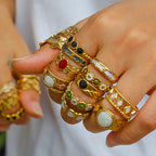 Bague Noir Éclat  Dorée Plaqué Or 18K & Détails Géométriques Noirs