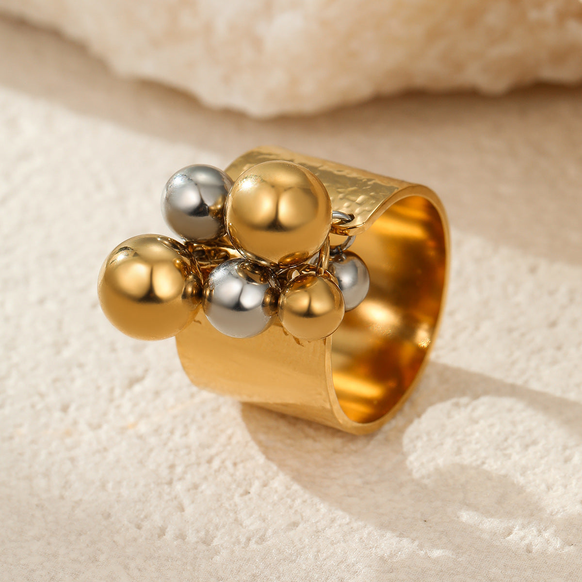 Bague femme large dorée  Anneau design avec billes argentées et dorées en acier inoxydable