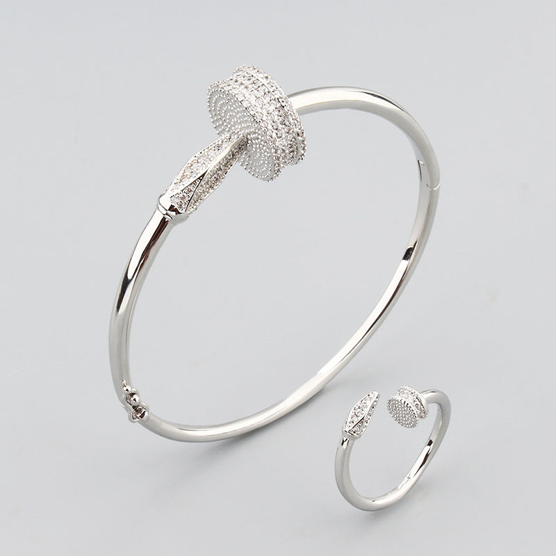 Bracelet Femme en Acier Inoxydable – Design Clou avec Pierres Micro-Incrustées