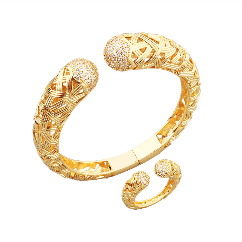 Bague Femme en Acier Inoxydable – Anneau Tressé Ajustable avec Embouts Pavés de Zircons, Doré ou Argenté