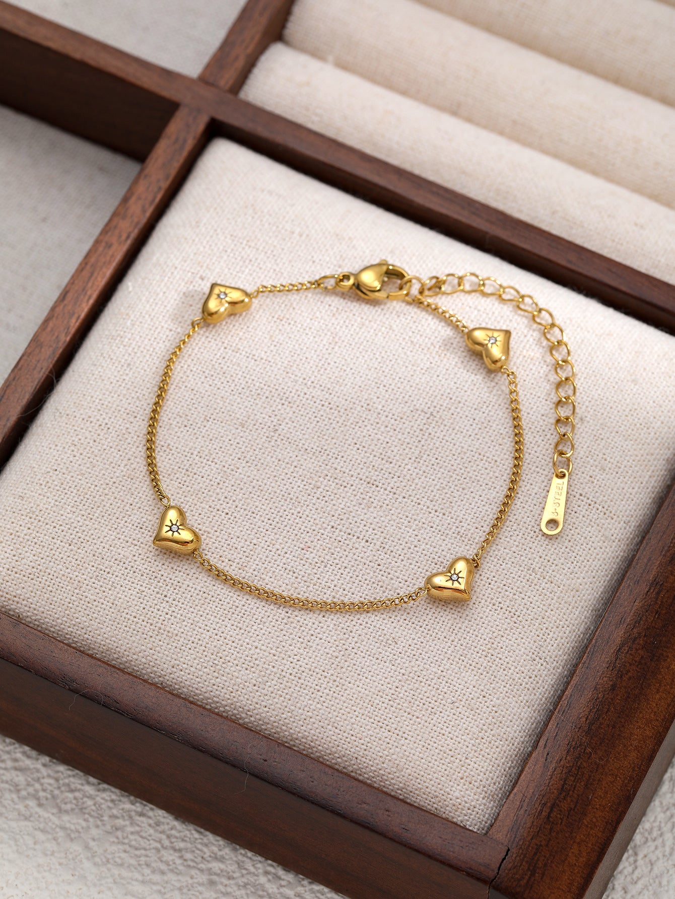 Set de bracelets femme dorés en acier inoxydable  Chaînes & pendentifs cœur | Bijoux mode haut de gamme, tendance & résistants