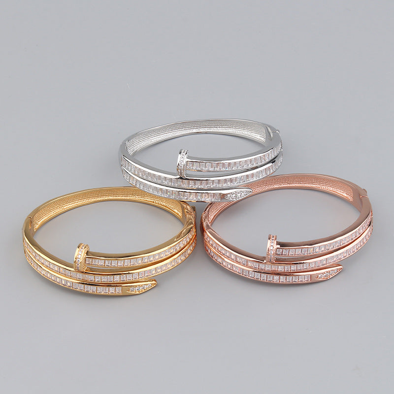 Bracelet Femme en Acier Inoxydable Sertis de Zircons – Disponible en Doré, Argenté ou Or Rose