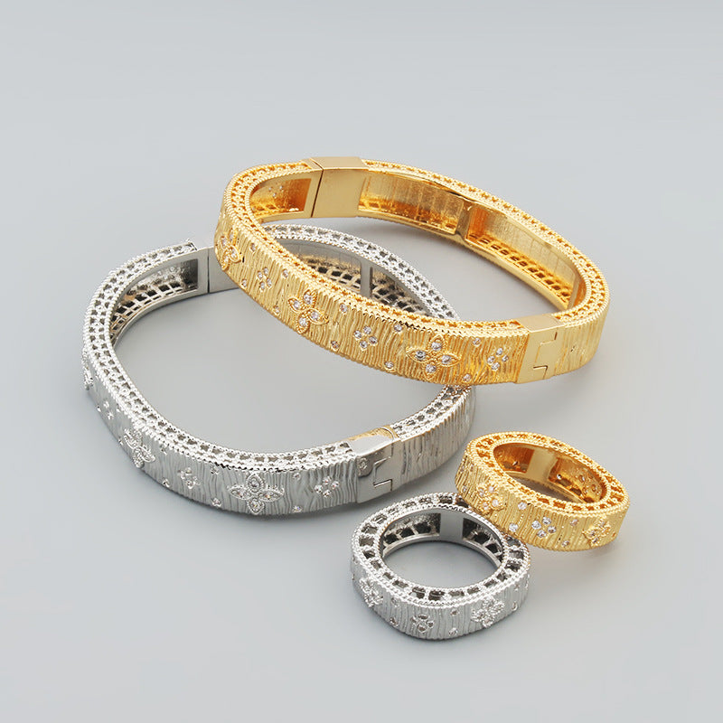 Bracelet Femme – Manchette Florale en Acier Inoxydable Doré ou Argenté