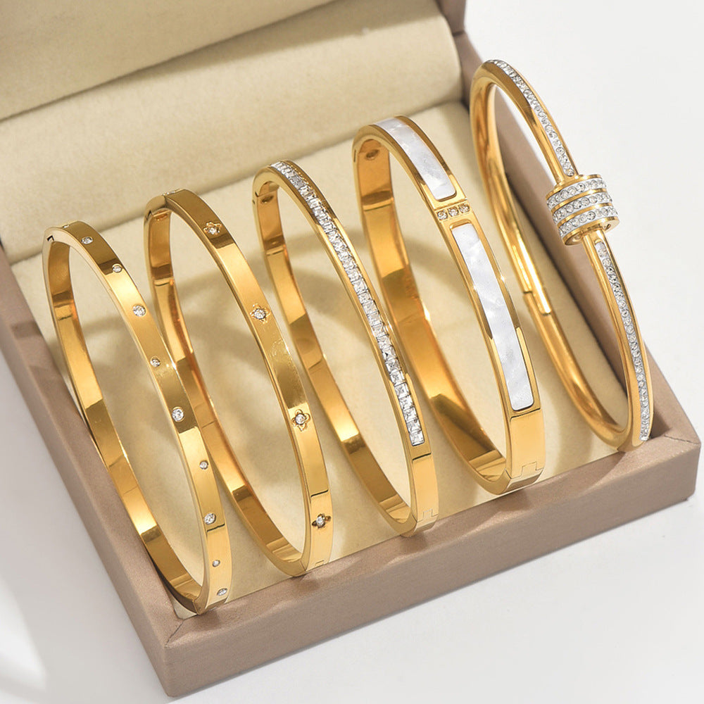 Set 5 Bracelets Mode Chic  Acier Inoxydable Plaqué Or sertie de zorcon