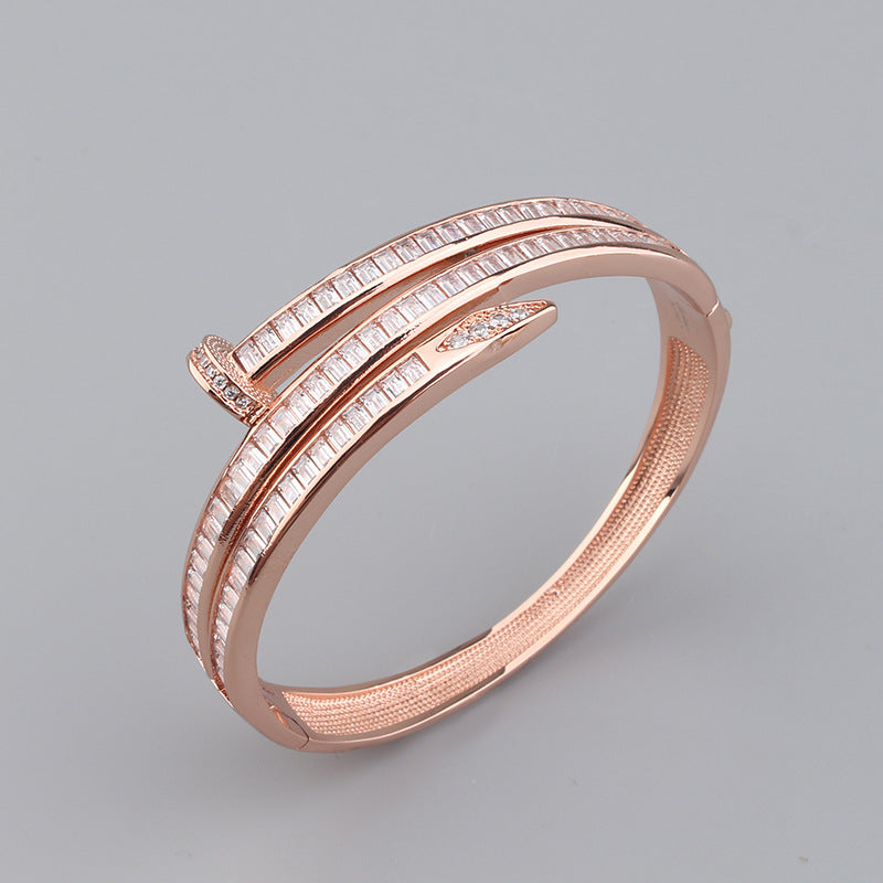Bracelet Femme en Acier Inoxydable Sertis de Zircons – Disponible en Doré, Argenté ou Or Rose