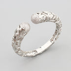 Bracelet Manchette Femme en Acier Inoxydable – Design Tressé et Embouts Pavés de Zircons